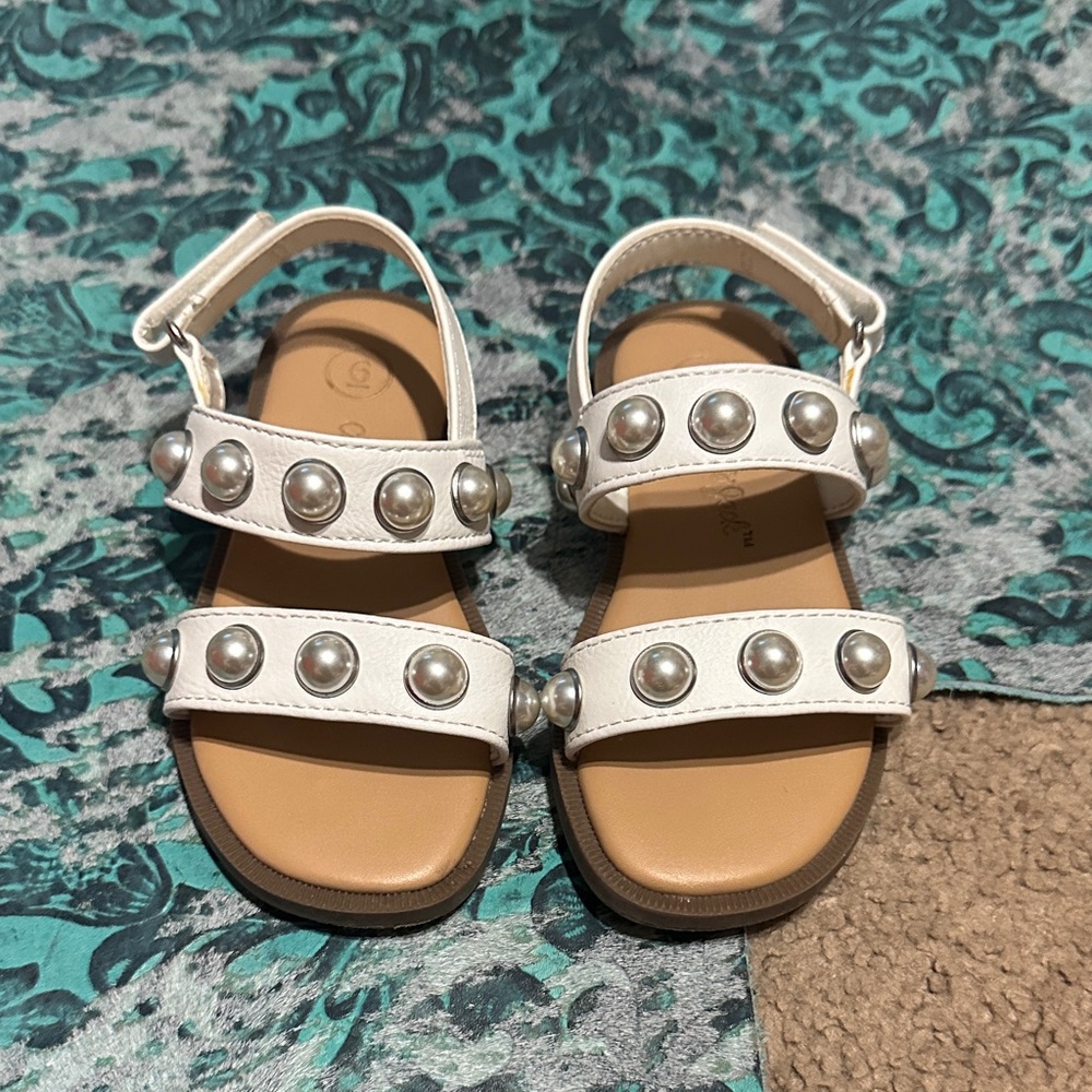Stylish White Kids Sandals with Silver Accents